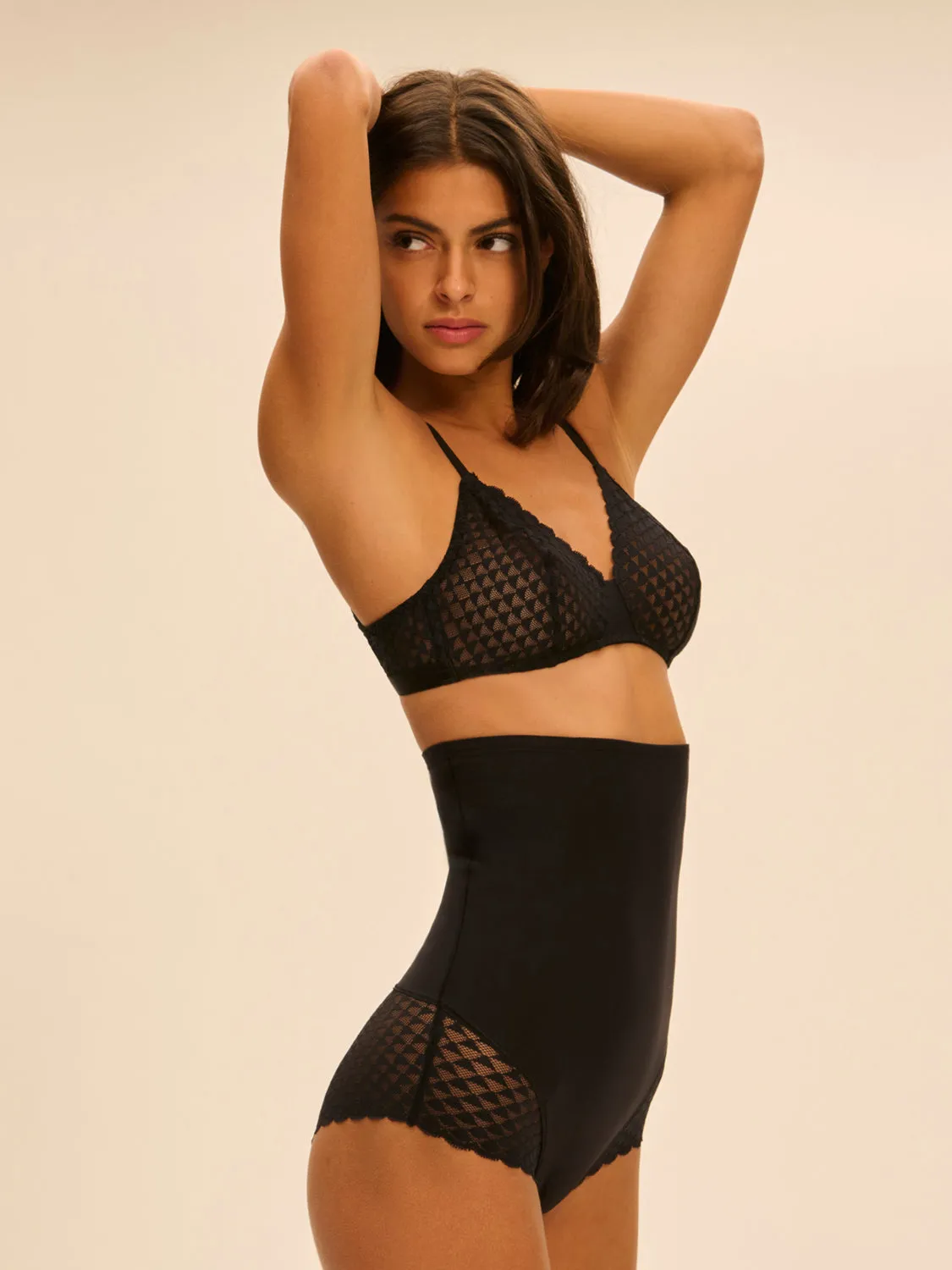 Subtile Wireless Triangle Bra - Black