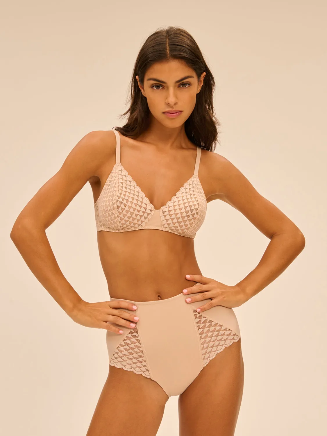 Subtile Wireless Triangle Bra - Peau Rose